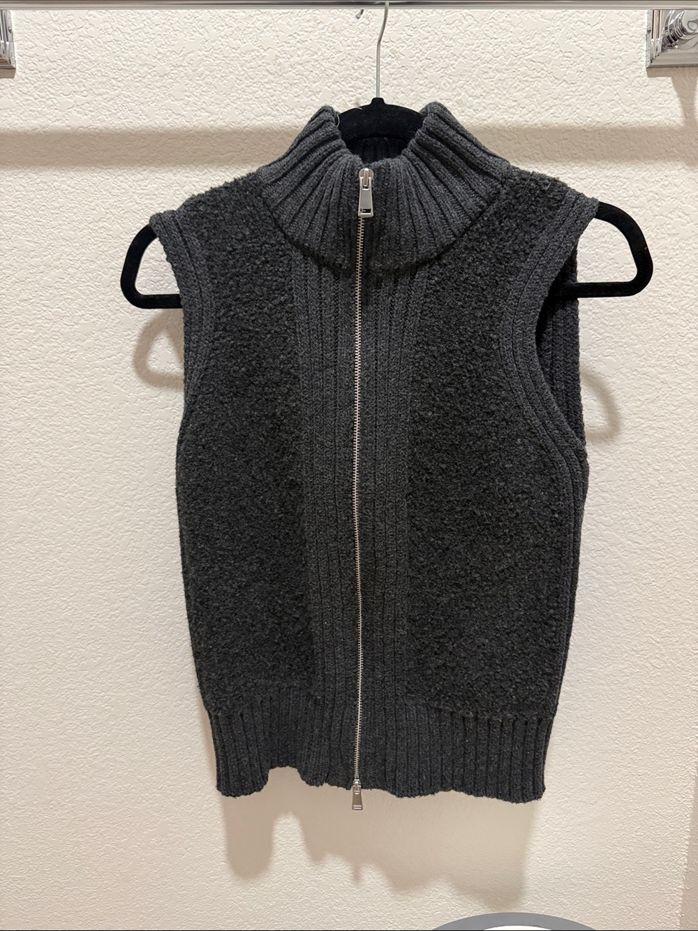 Universal Thread Charcoal Gray Sleeveless Zip-Up Knit Vest